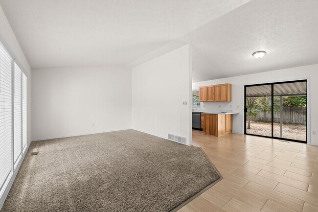 Building Photo - Single-Family Residence for rent in south ...