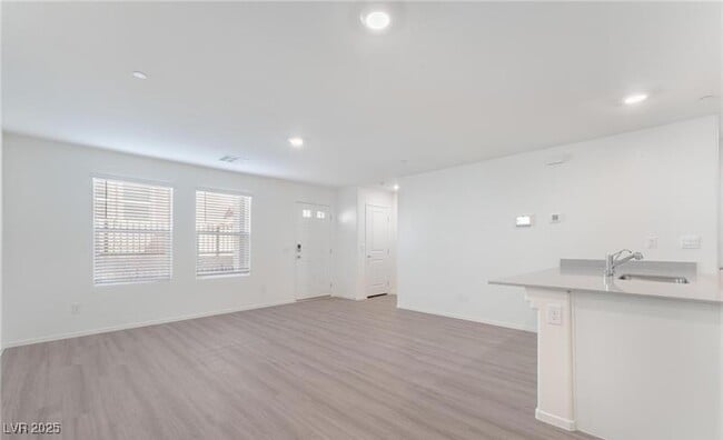 Building Photo - 6956 Honor Hl St