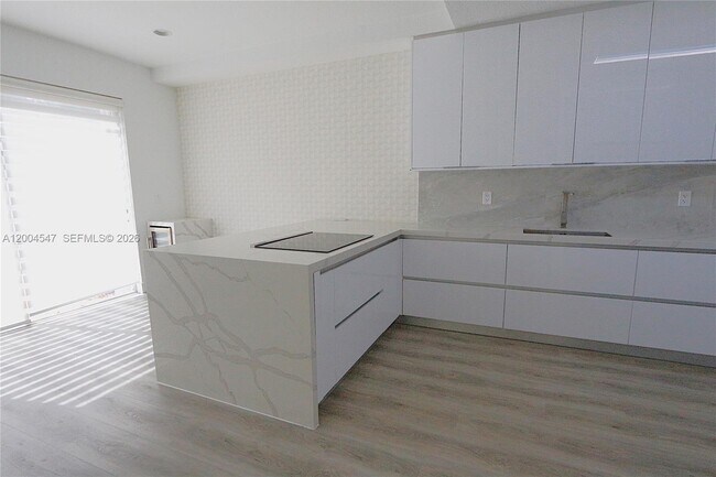 Building Photo - 7392 NW 112th Ct