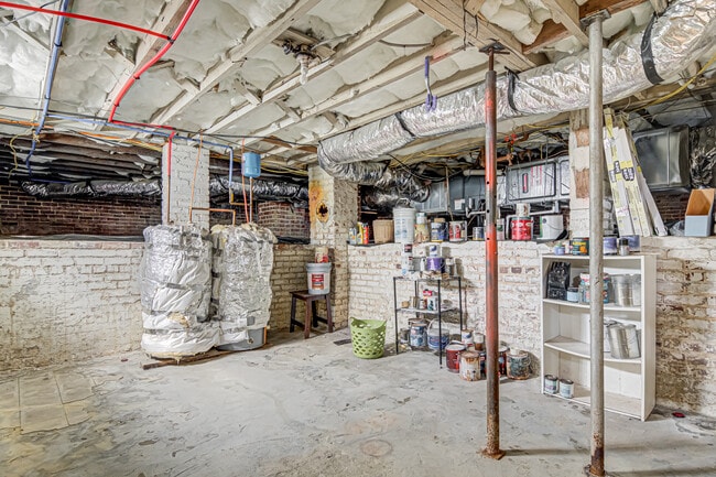 Building Photo - 707 Mayflower Dr