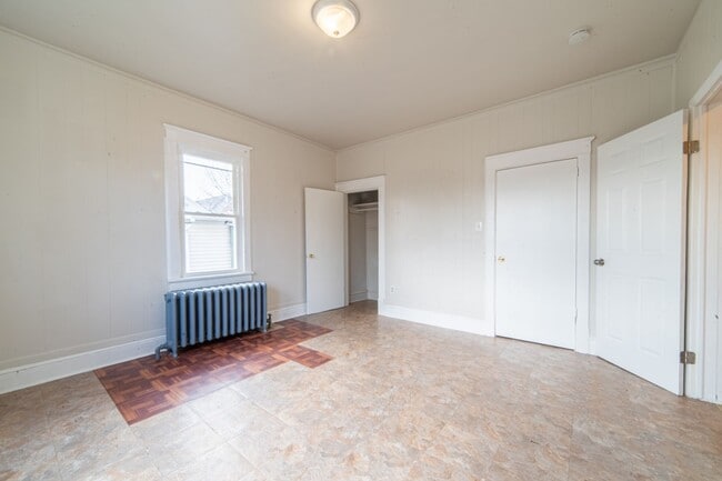 Building Photo - 426 W Peach St