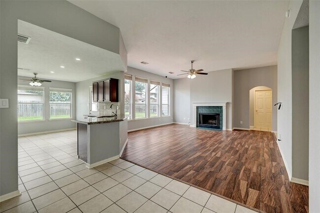 Building Photo - 9318 Tree Branch Dr