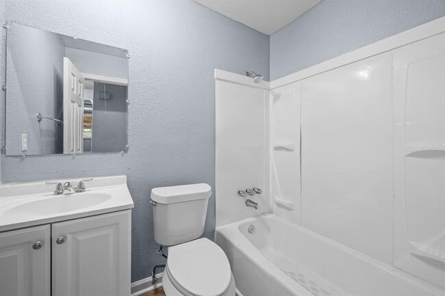 Building Photo - 202 Northcrest Cir