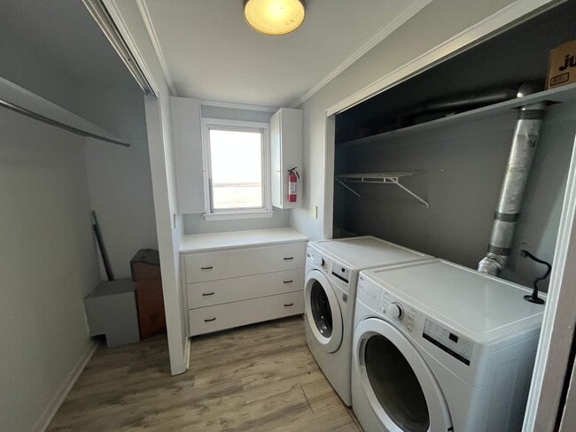 Building Photo - Beautiful 3 bedroom with river views