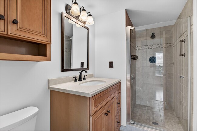 Building Photo - 1631 Riverview Rd