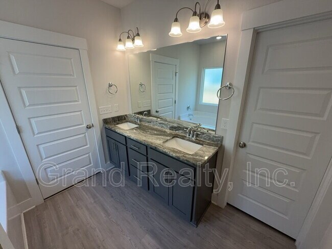 Building Photo - 7016 Whitetail Run Dr