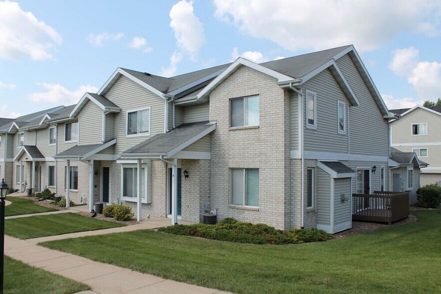 Building Photo - Madison Townhomes