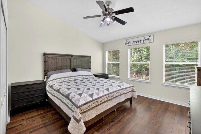 Building Photo - 714 Ashentree Dr