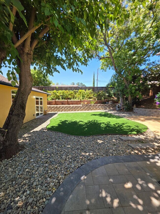 Building Photo - Endearing 4/2 Top of the Line Remodel in Concord's Canterbury Neighborhood