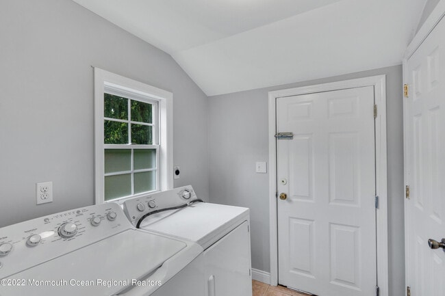 Building Photo - 5 Dugans Ln