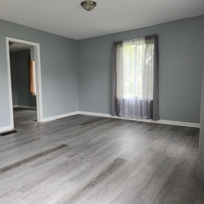 Building Photo - 4206 E 33rd St