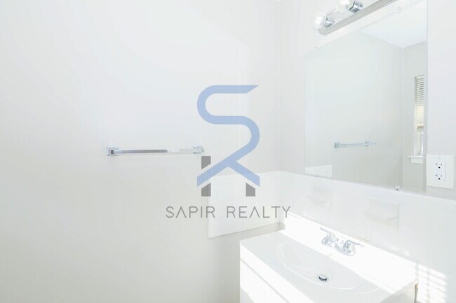 Building Photo - Peaceful Suburban Living Awaits – 3BR/1.5BA Home