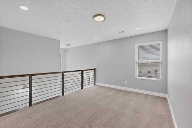Building Photo - 5603 Linq Ct NE
