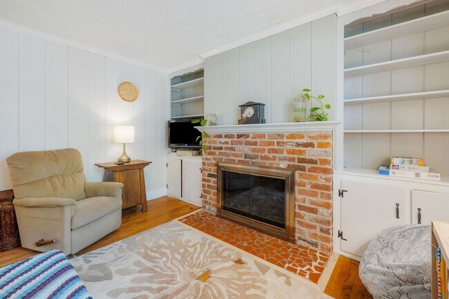 Building Photo - Beautiful Single-Level Home with In-Law Suite and Expansive Yard ***Available Early August 2026***