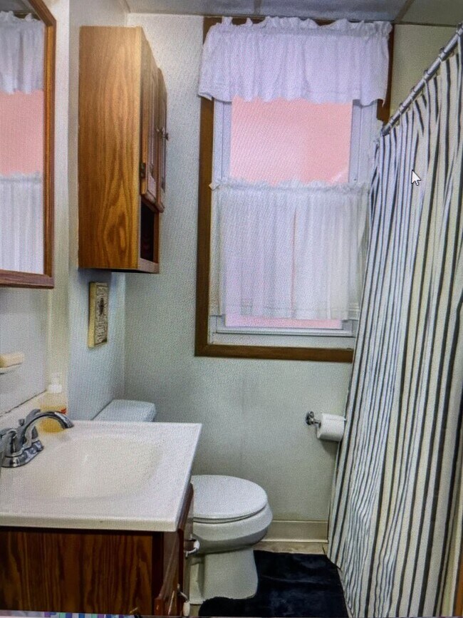 Building Photo - 4424 Dewey Ave