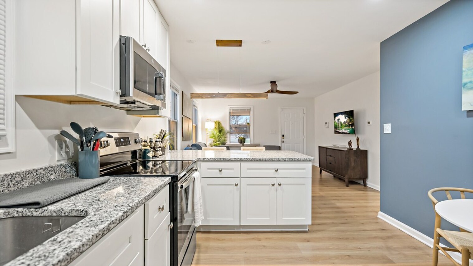 Building Photo - 5545 Davey St