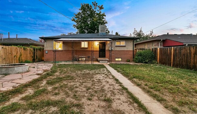 Building Photo - Furnished 3 bedroom 1 bathroom apartment