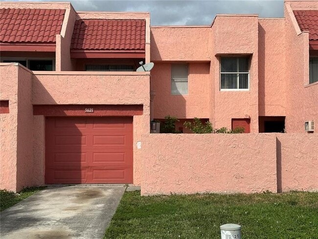 Primary Photo - 5621 NW 16th St