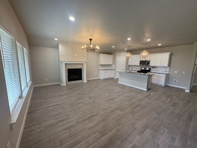 Building Photo - Beautiful 4 Bedroom 2 Bath Home in Wollforth!