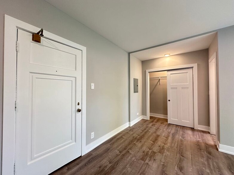 Building Photo - 4551 N Damen Ave