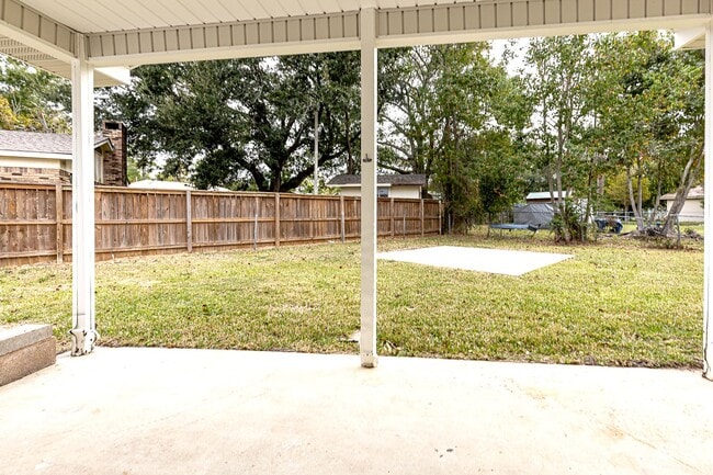 Building Photo - 4703 Bronfair Ave