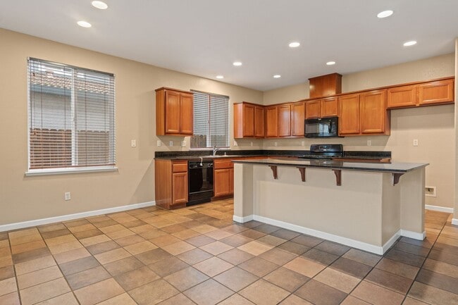 Building Photo - 10228 Pedra Do Sol Way