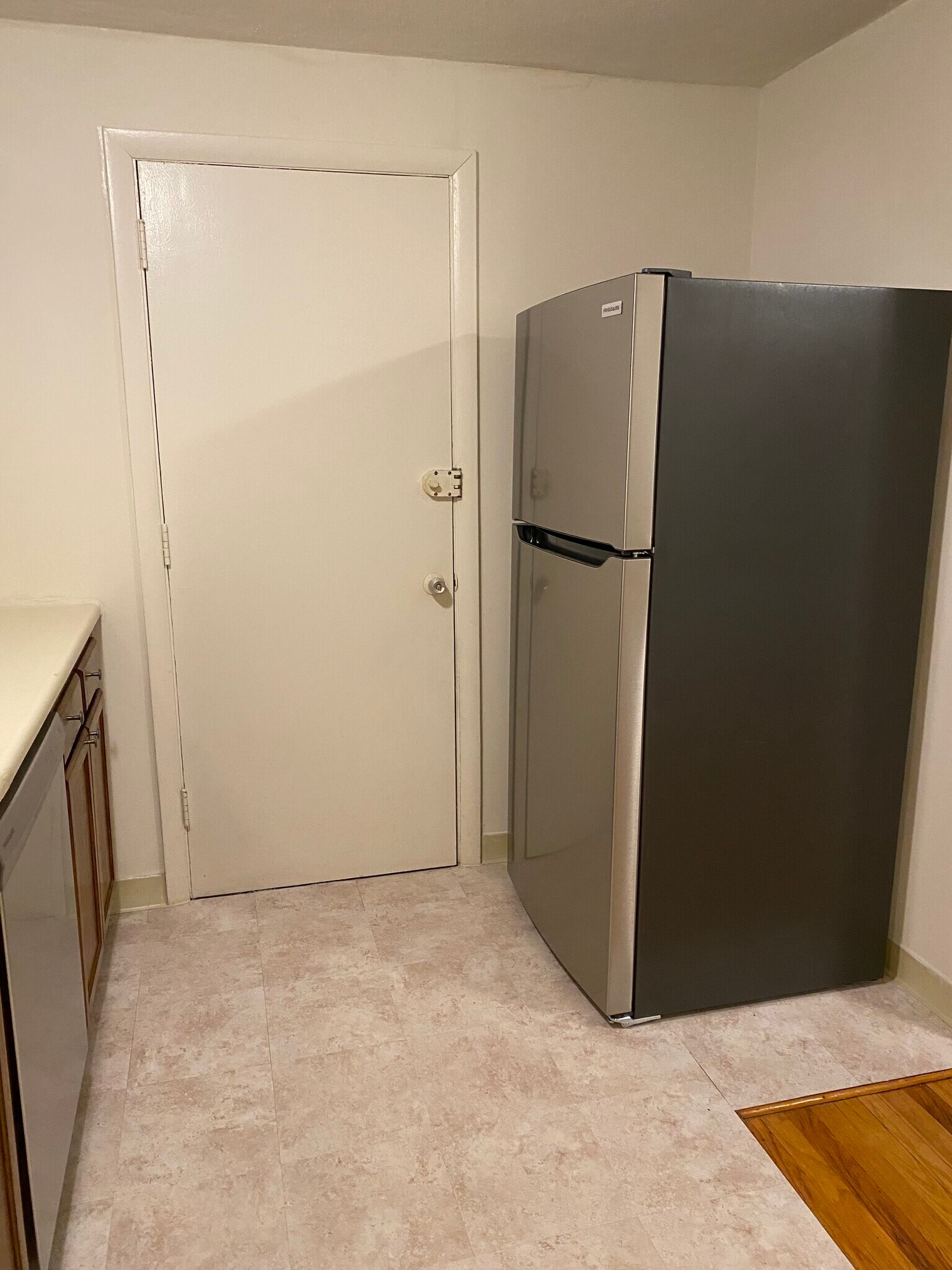 Building Photo - 245 Kelton St