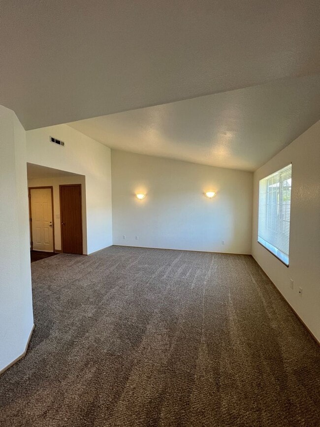 Interior Photo - Oakridge