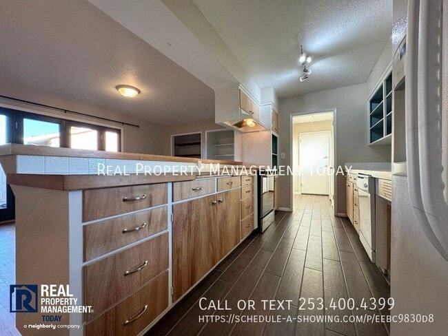 Building Photo - 1748 N Narrows Dr