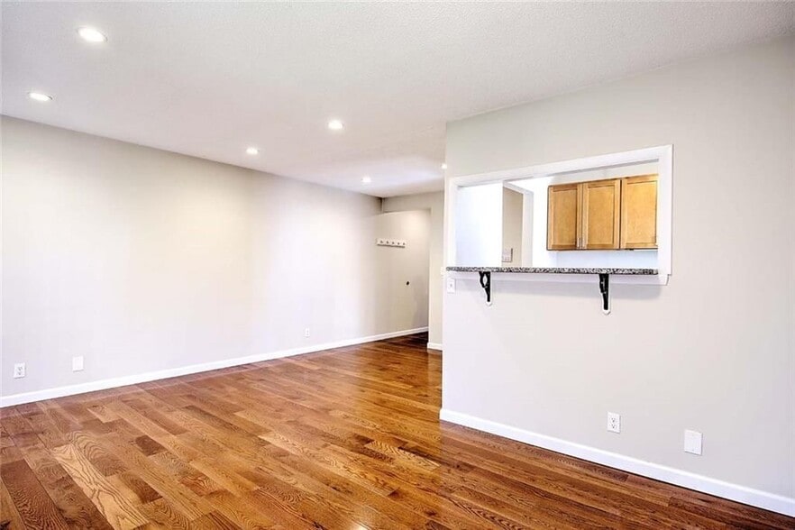 Building Photo - 274 S Main St