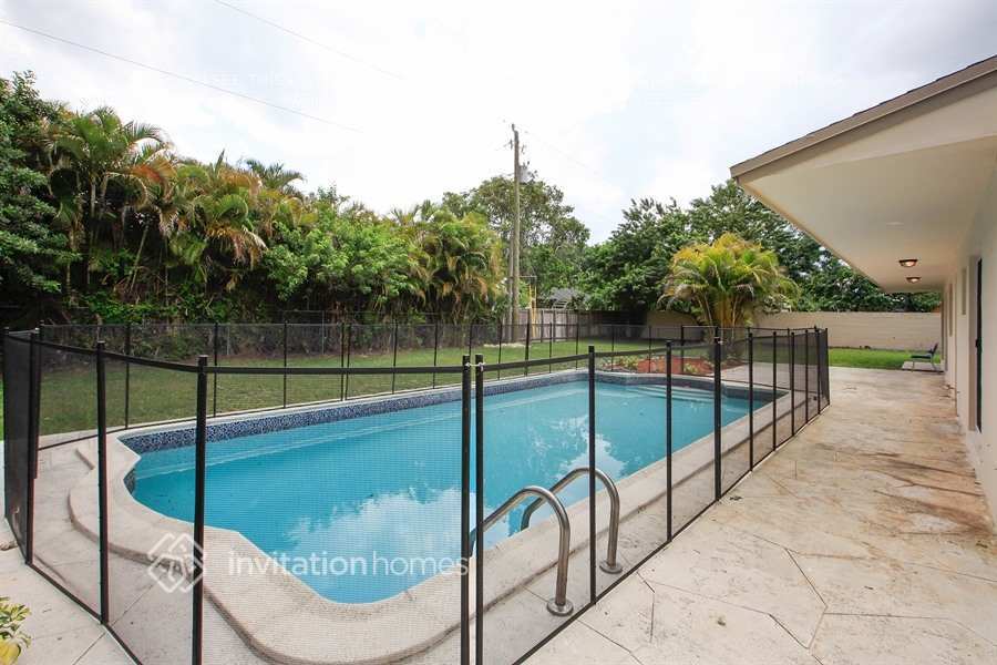 Building Photo - 17420 SW 109th Ave