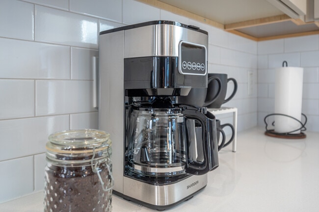 Building Photo - 303 Spruce St