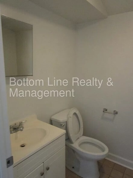 Building Photo - Room in House on Plainview Rd