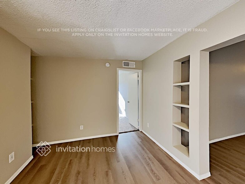 Building Photo - 8203 W Larkspur Dr