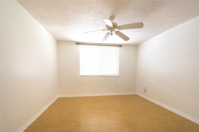 Building Photo - 4808 N State Rd 7