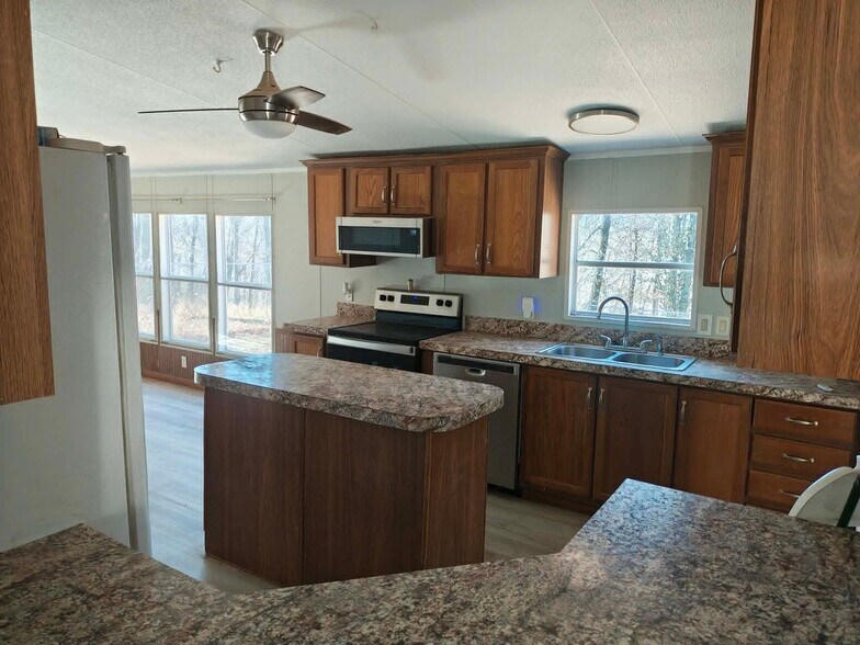 Building Photo - 15500 Low Gap Rd