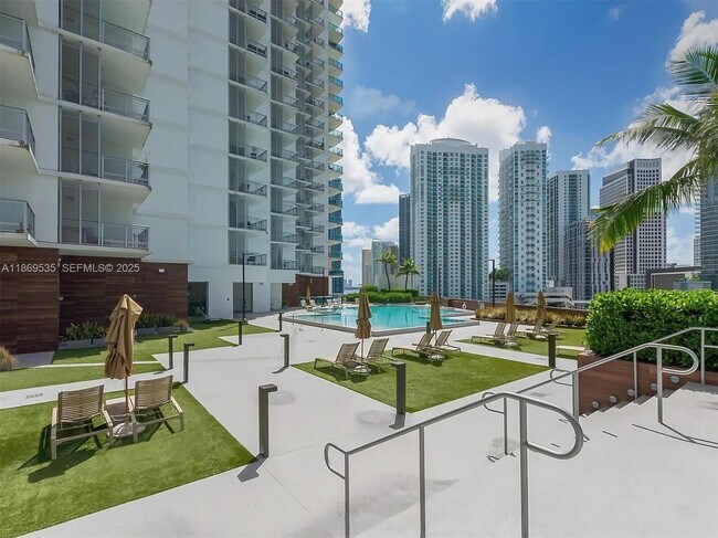 Building Photo - 350 S Miami Ave