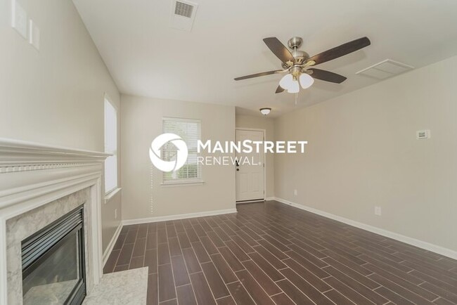 Building Photo - 3 Bedroom Pet-Friendly Home in Charlotte, NC with Main Street Renewal