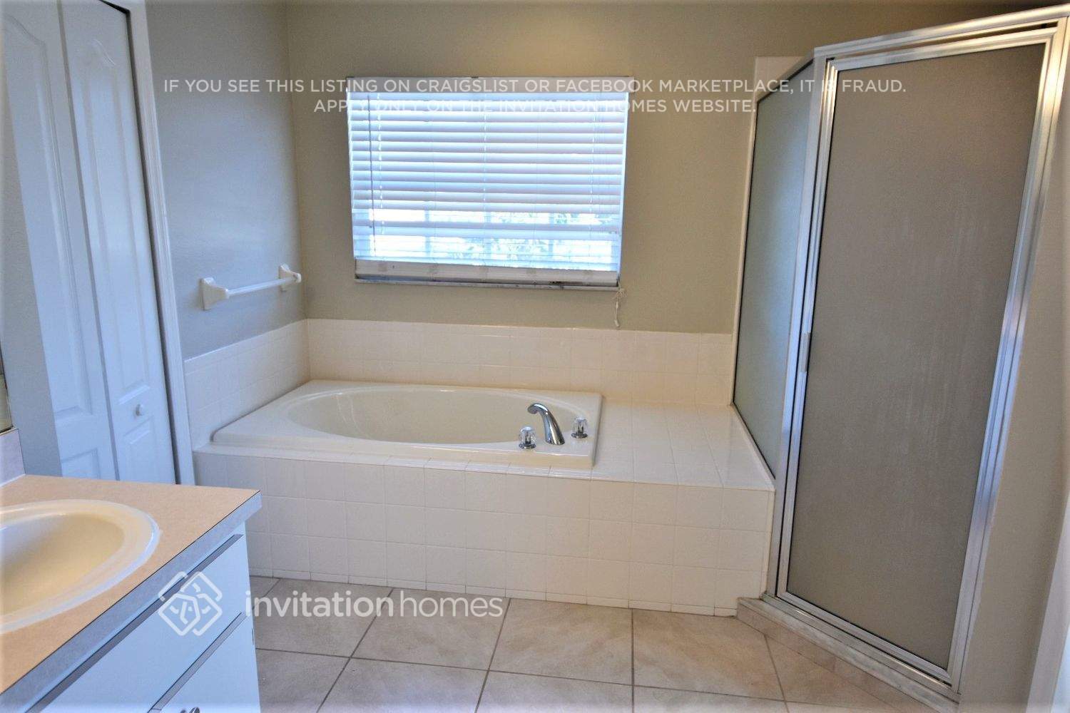 Building Photo - 9712 Laurel Ledge Dr