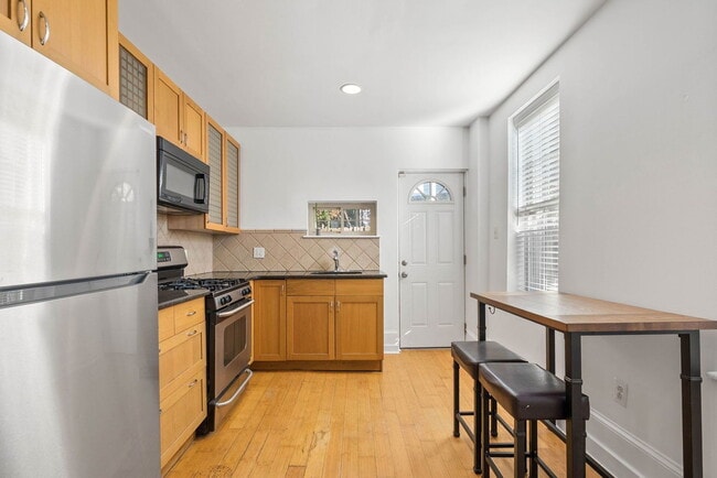 Building Photo - 933 N 30th St