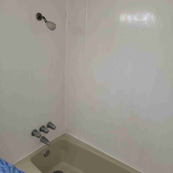 Building Photo - 1003 Colonial Dr