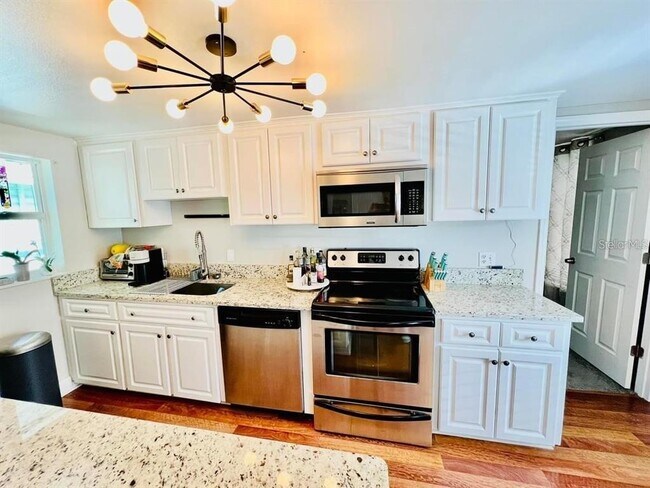 Building Photo - 428 Orangewood Dr