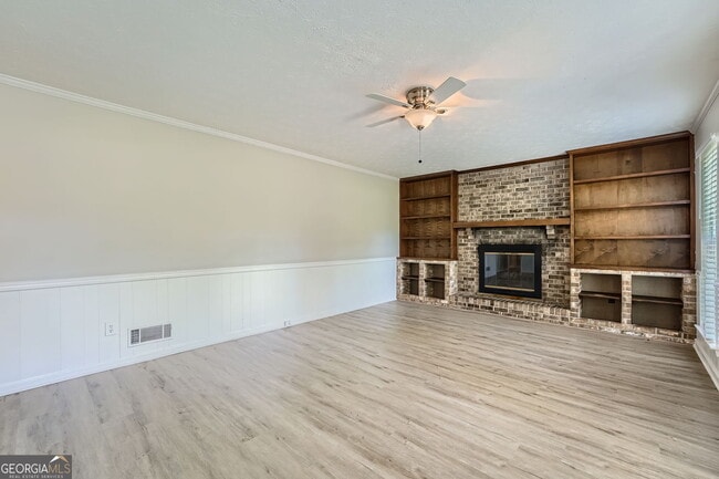 Building Photo - 493 Old Canton Rd