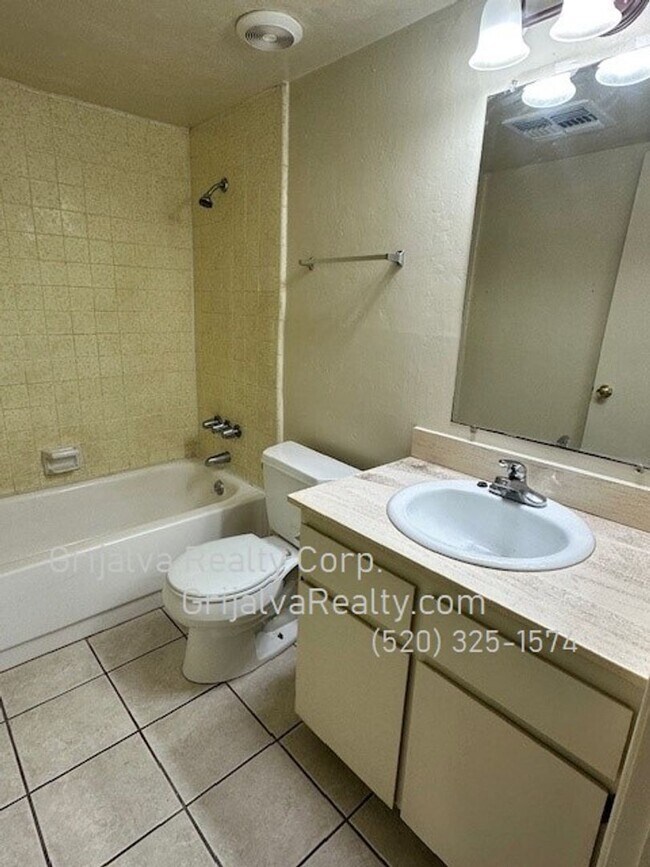 Building Photo - 2614 N Winstel Blvd