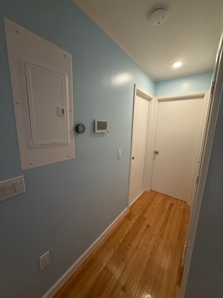 Upgraded electrical panel, Nest thermostat, Smart Video Intercom - 46 Hull St