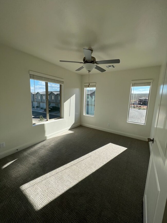Building Photo - Beautiful 3 bedroom townhome in Ivins!!