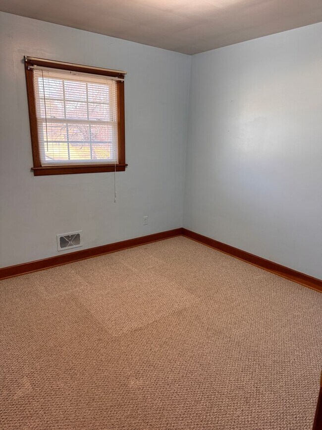 Building Photo - 4 Bedroom || 2.5 Bathroom Home in Boonsboro