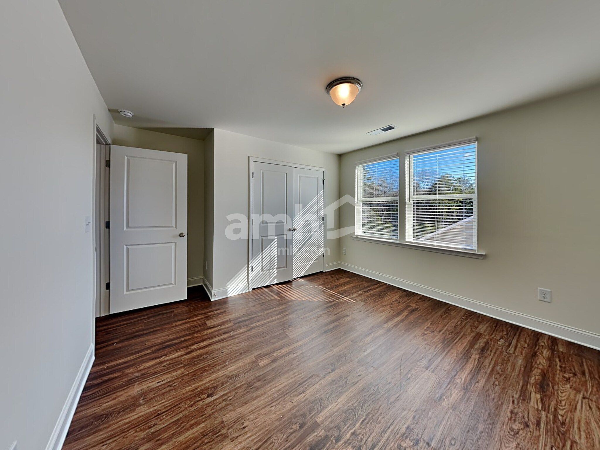 Building Photo - 534 Slew Dr
