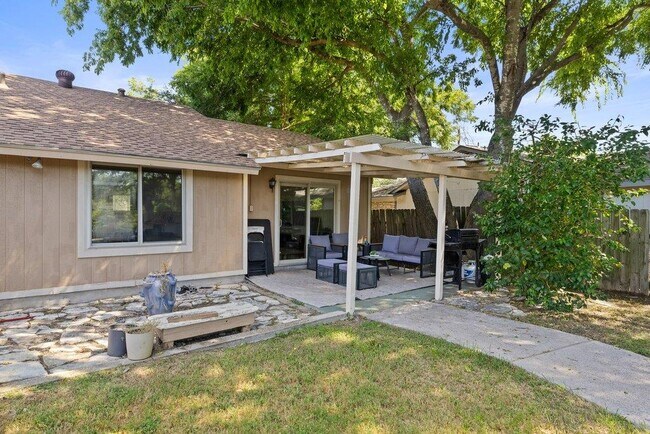 Building Photo - 9513 Braeburn Glen St
