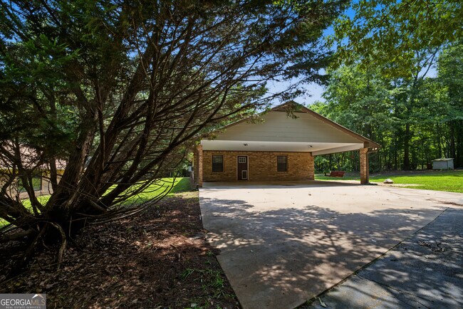 Building Photo - 241 Busbin Rd